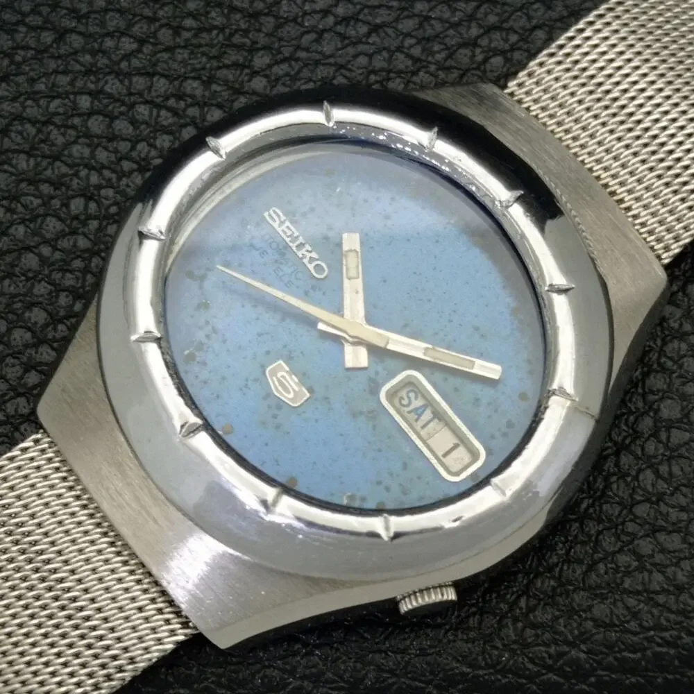 Vintage 1978 Seiko Automatic Mens Silver Watch W/daydate & Blue accents